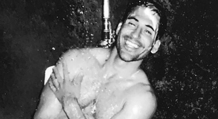Miguel Ángel Silvestre, desnudo integral bajo la ducha