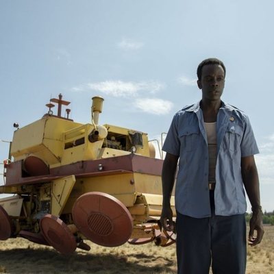 Ato Essandoh es Gaddis en 'Tales from the Loop'