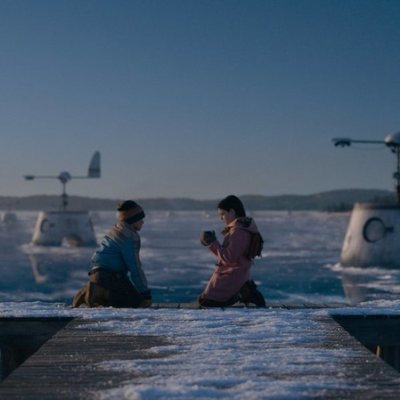 Duncan Joiner y Abby Ryder Fortson en 'Tales from the Loop'