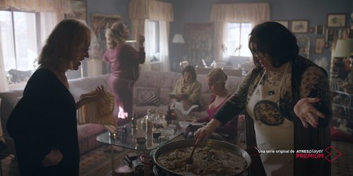 Paca La Piraña, Cristina Ortiz, Valeria y sus amigas, en 'Veneno'