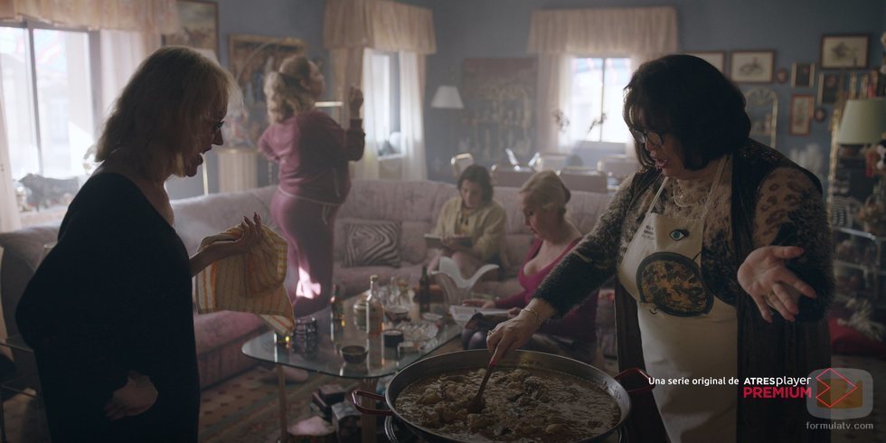 Paca La Piraña, Cristina Ortiz, Valeria y sus amigas, en 'Veneno'