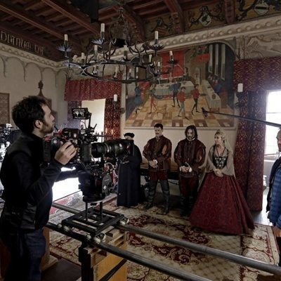Nacho Fresneda, Cayetana Guillén Cuervo y Hugo Silva en 'El Ministerio del Tiempo'