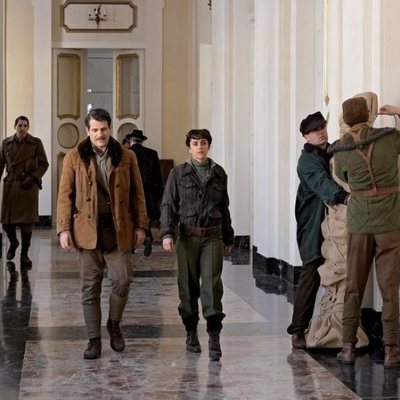 Rodolfo Sancho y Macarena García, en 'El Ministerio del Tiempo'