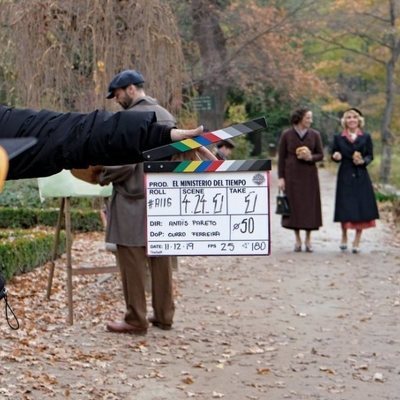 Irene Larra y Clara Campoamor, en la cuarta temporada de 'El Ministerio del Tiempo'