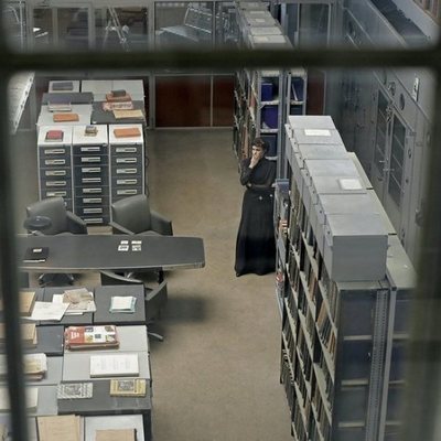 Amelia en el archivo histórico de 'El Ministerio del Tiempo' en la cuarta temporada