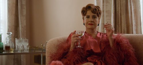 Patti LuPone interpreta a Avis en 'Hollywood'