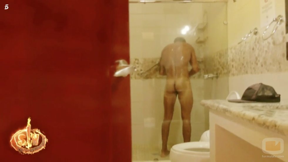 Ferre se ducha desnudo en 'Supervivientes 2020'