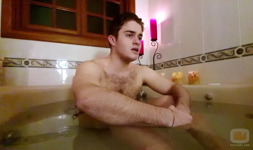 Gèrard ('OT 2020'), desnudo en la bañera de su casa