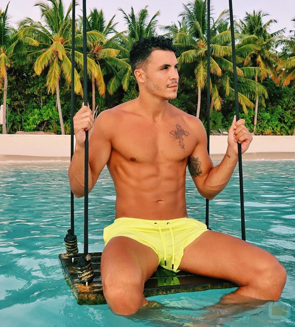 Kiko Jiménez luce cuerpo con bañador