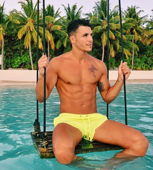 Kiko Jiménez luce cuerpo con bañador