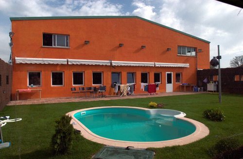 El jardín y piscina de la casa de 'GH 1'