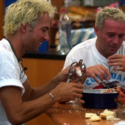 Ismael e Iván disfrutan de una mariscada en 'GH 1'