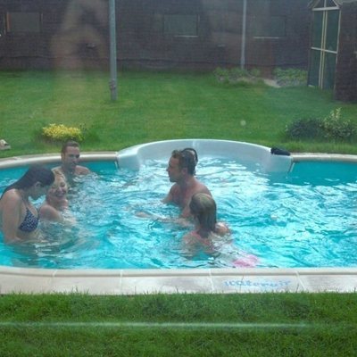 Los concursantes de 'GH 1' se bañan en la piscina