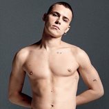 Arón Piper ('Elite'), sin camiseta, luce pectorales en la nueva campaña publicitaria