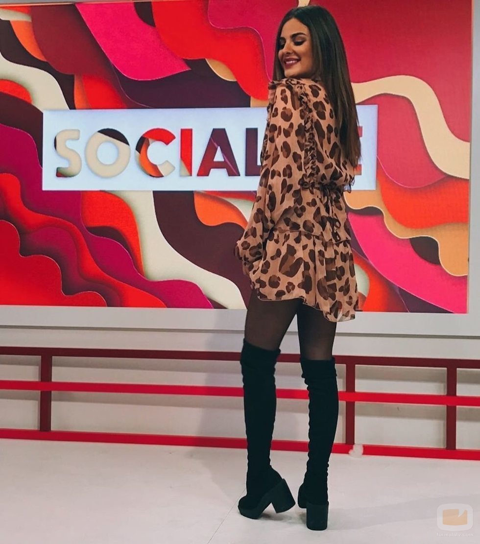 Alexia Rivas posa en el plató de 'Socialité'