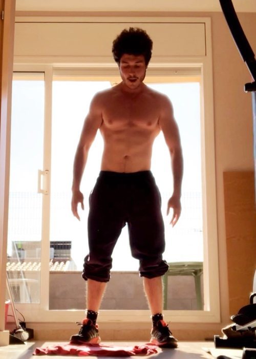 Miki Núñez entrenando durante el confinamiento