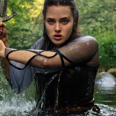 Katherine Langford en 'Maldita'