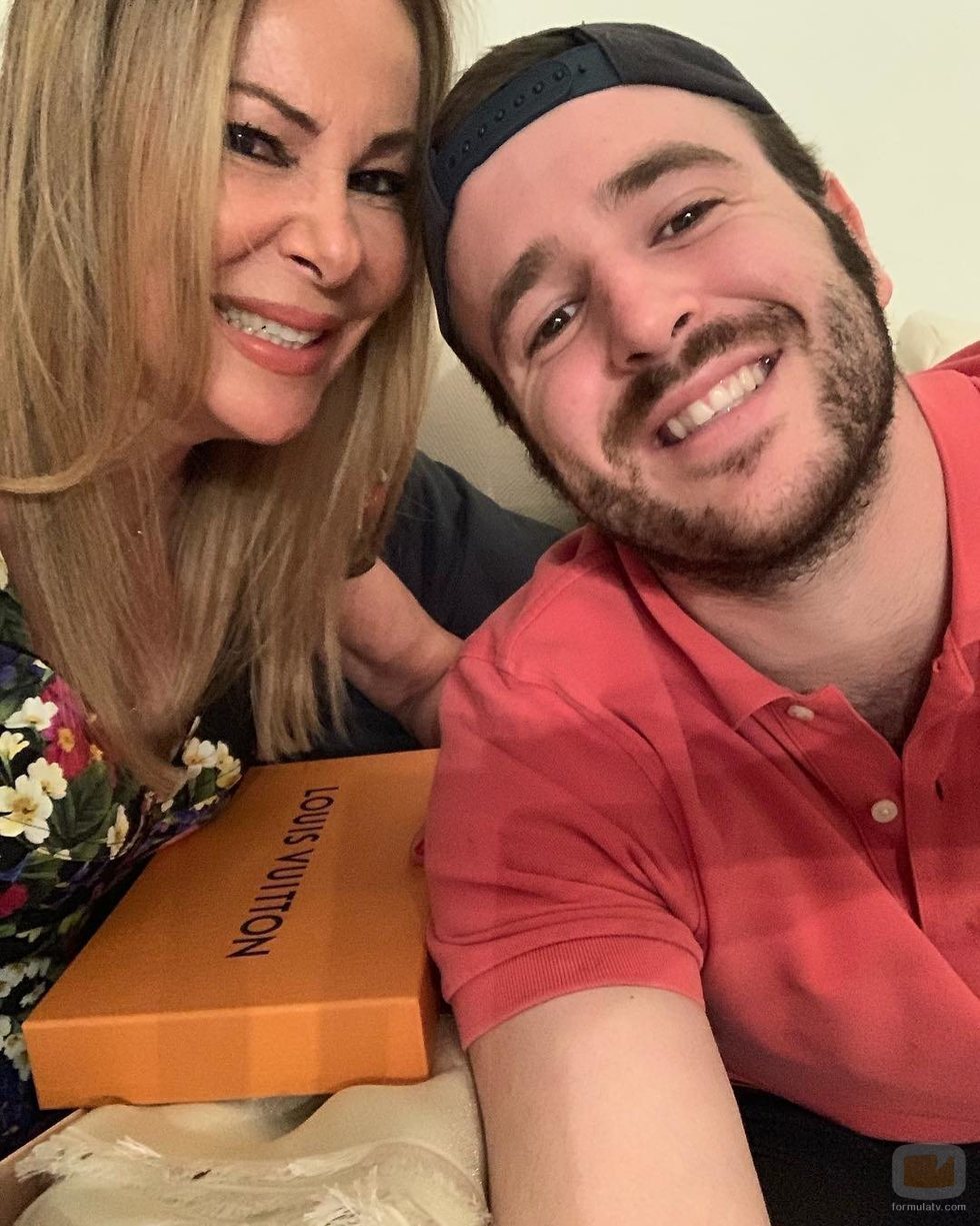 Ana Obregón junto a su hijo Álex Lecquio
