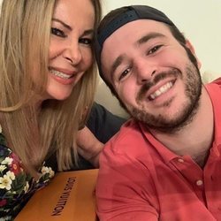 Ana Obregón junto a su hijo Álex Lecquio