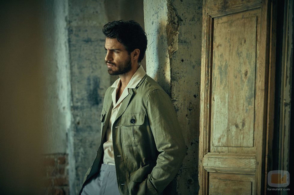 Maxi Iglesias posa para Rísbel Magazine