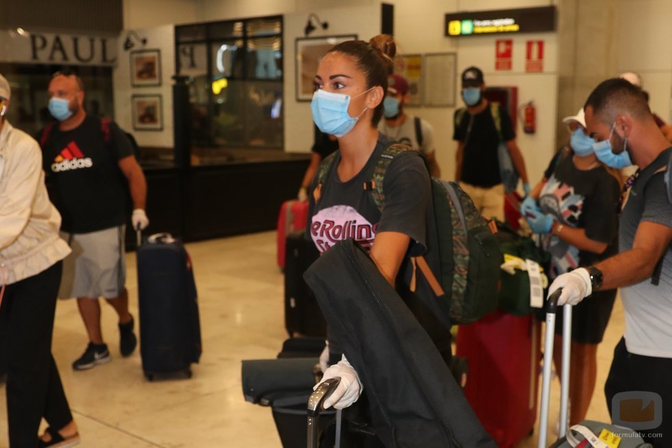 Lara Álvarez en el aeropuerto de Barajas tras 'Supervivientes 2020'