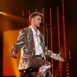 Hugo canta "La leyenda del tiempo" en la Gala 11 de 'OT 2020'