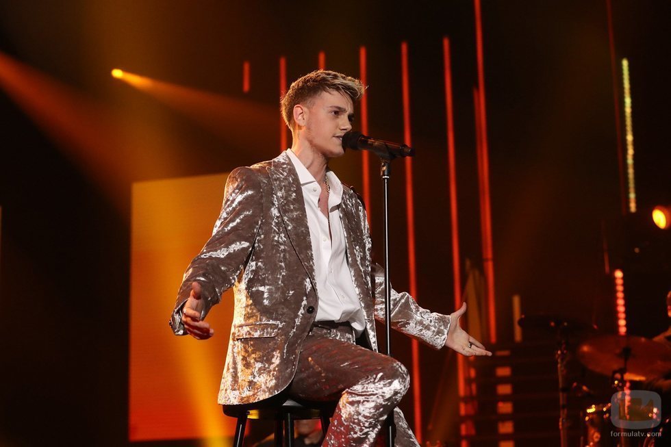 Hugo canta "La leyenda del tiempo" en la Gala 11 de 'OT 2020'