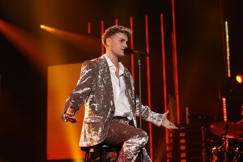 Hugo canta "La leyenda del tiempo" en la Gala 11 de 'OT 2020'