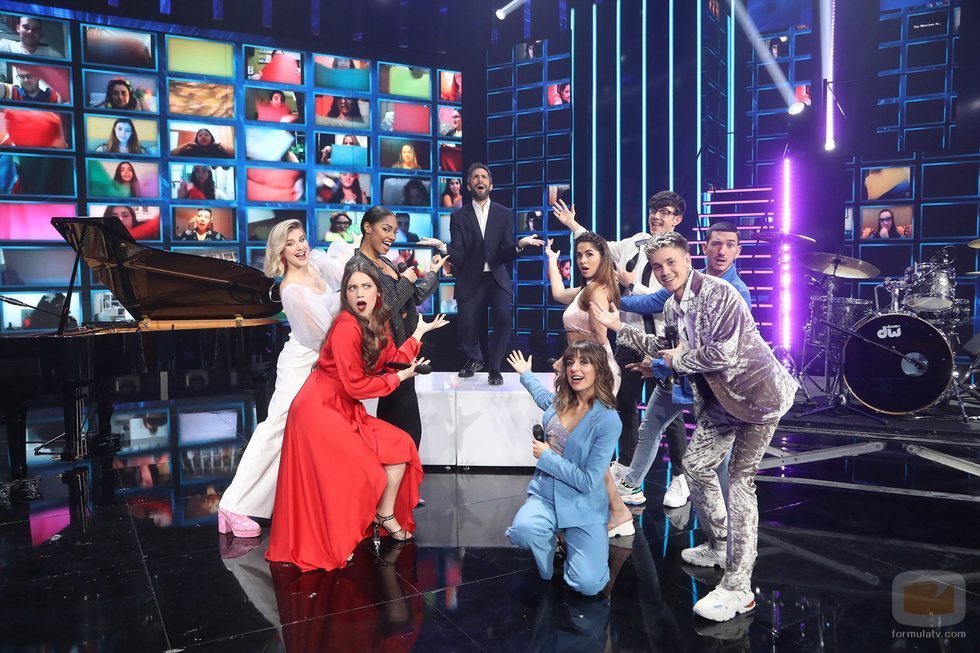 Los concursantes de 'OT 2020' con Roberto Leal en la Gala 11