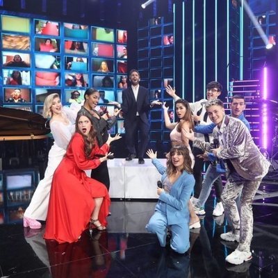 Los concursantes de 'OT 2020' con Roberto Leal en la Gala 11
