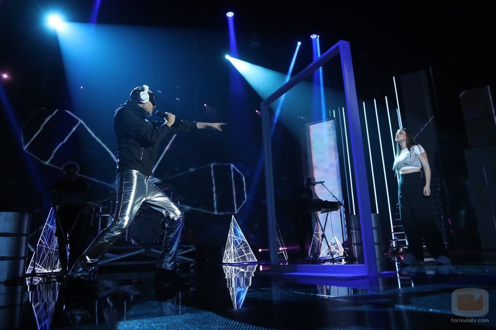 Eva B y Guille Milkyway cantan "El momento" en la semifinal de 'OT 2020'
