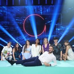 Roberto Leal y los concursantes de 'OT 2020' en la Gala 12