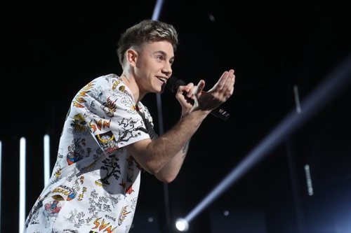Hugo canta "Lobos" en la Gala Final de 'OT 2020'