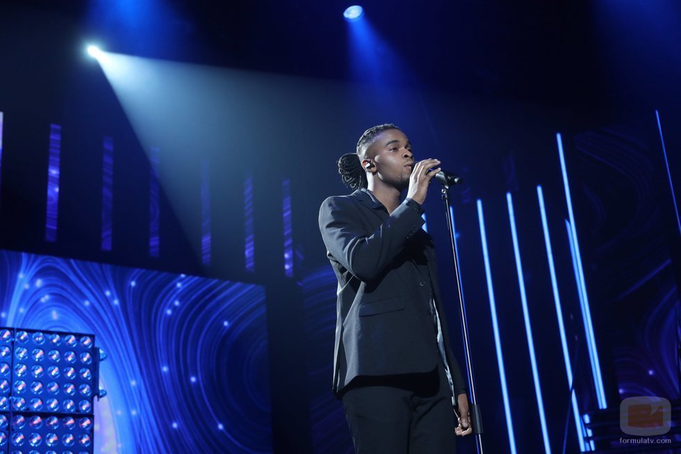 Famous canta "Hoy ya no" en la Gala Final de 'OT 2020'