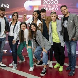 Ricky Merino, Noemí Galera y Brian Sellei con los finalistas de 'OT 2020'