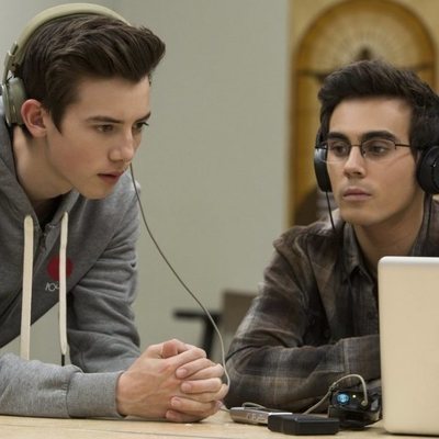 Griffin Gluck y Tyler Alvarez en 'American Vandal'