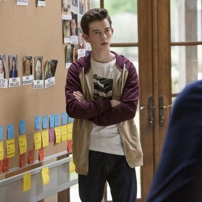Griffin Gluck es Sam Ecklund