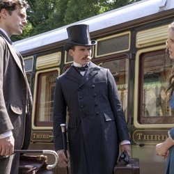 Henry Cavill, Sam Claflin y Millie Bobby Brown en 'Enola Holmes'