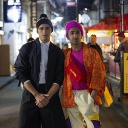 Antoni Porowski y Tan France en 'Queer Eye ¡Estamos en Japón!'