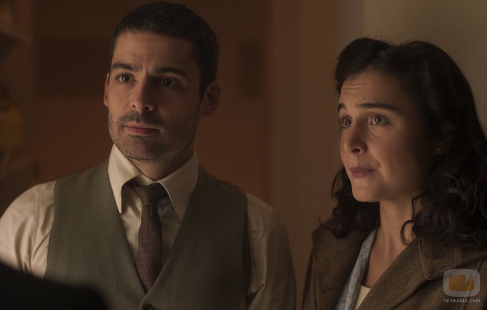 Nico Romero y Nadia de Santiago en la temporada final de 'Las chicas del cable'