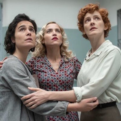 Marga, Carlota y Sara en la temporada final de 'Las chicas del cable'