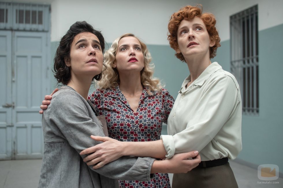 Marga, Carlota y Sara en la temporada final de 'Las chicas del cable'