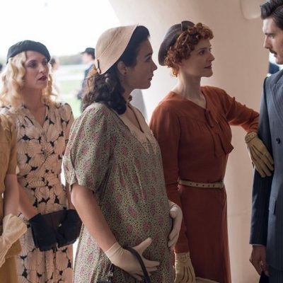 Sofía, Carlota, Marga, Sara y Francisco en la temporada final de 'Las chicas del cable'