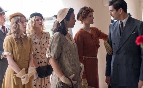 Sofía, Carlota, Marga, Sara y Francisco en la temporada final de 'Las chicas del cable'