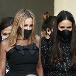 Ana Obregón y Carolina Monje en el funeral de Álex Lequio