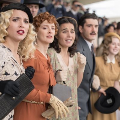 Carlota, Marga, Óscar, Francisco y Sofía en la temporada final de 'Las chicas del cable'