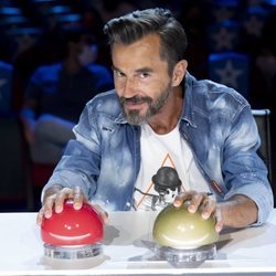 Santi Millán con los pulsadores de 'Got Talent 6'