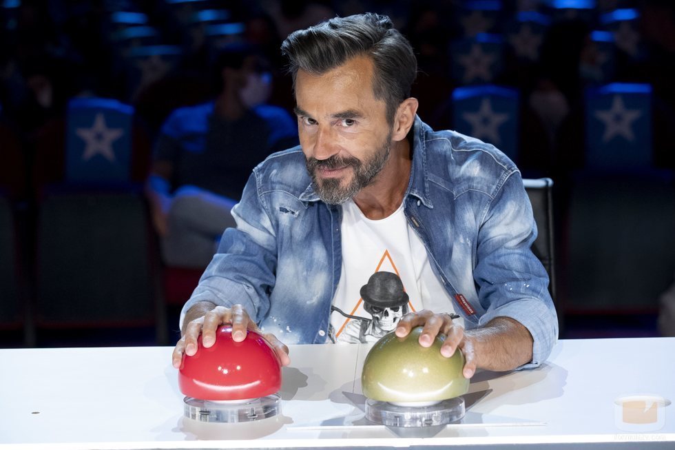 Santi Millán con los pulsadores de 'Got Talent 6'