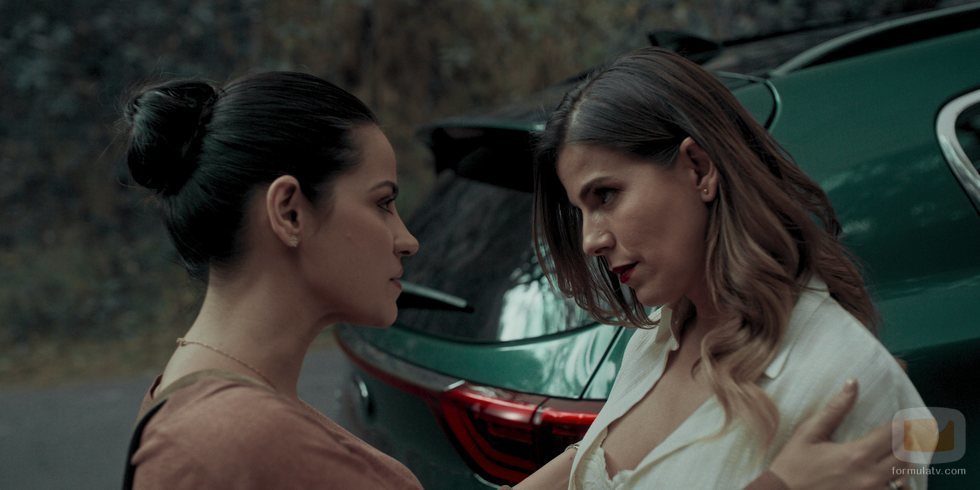 Maite Perroni y María Fernanda Yepes en 'Oscuro deseo'