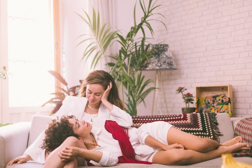 Paula Usero y Carol Rovira, en la sesión promocional de '#Luimelia' 2